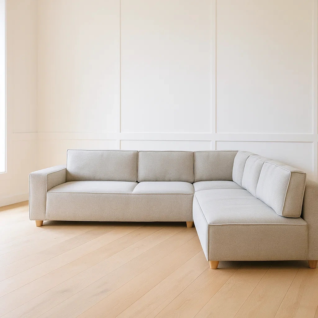 Canapé d'angle en tissu beige avec pieds en bois
