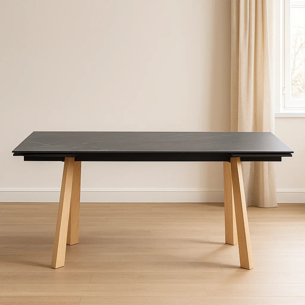 Tables à manger rectangulaire avec plateau en céramique noire et pieds en bois